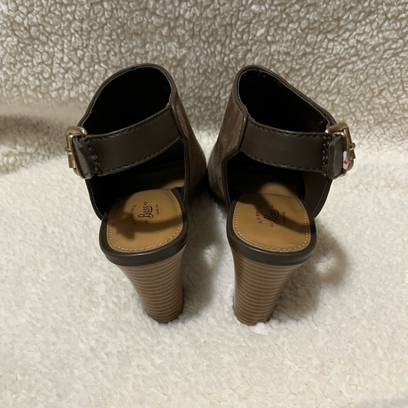 BASS WOMENS CYDNEY SUEDE PEEP TOE SLINGBACK SANDALS SIZE 8.5 IN TAUPE NEW! - Picture 3 of 4